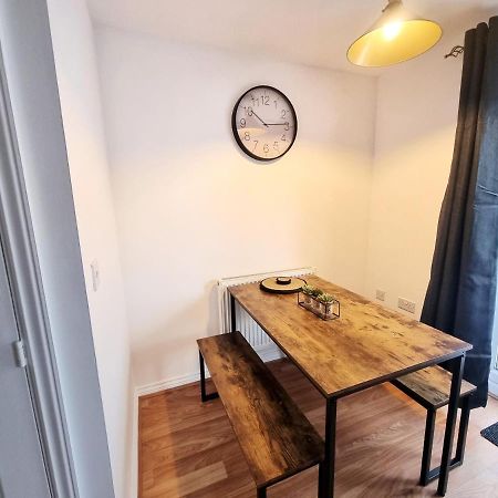 Modern & Spacious 3 Bedrooms And 2 Bathrooms Home, Free Parking! เคมบริดจ์ ภายนอก รูปภาพ